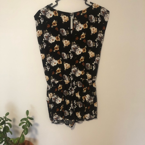 Romper - Picture 2 of 3